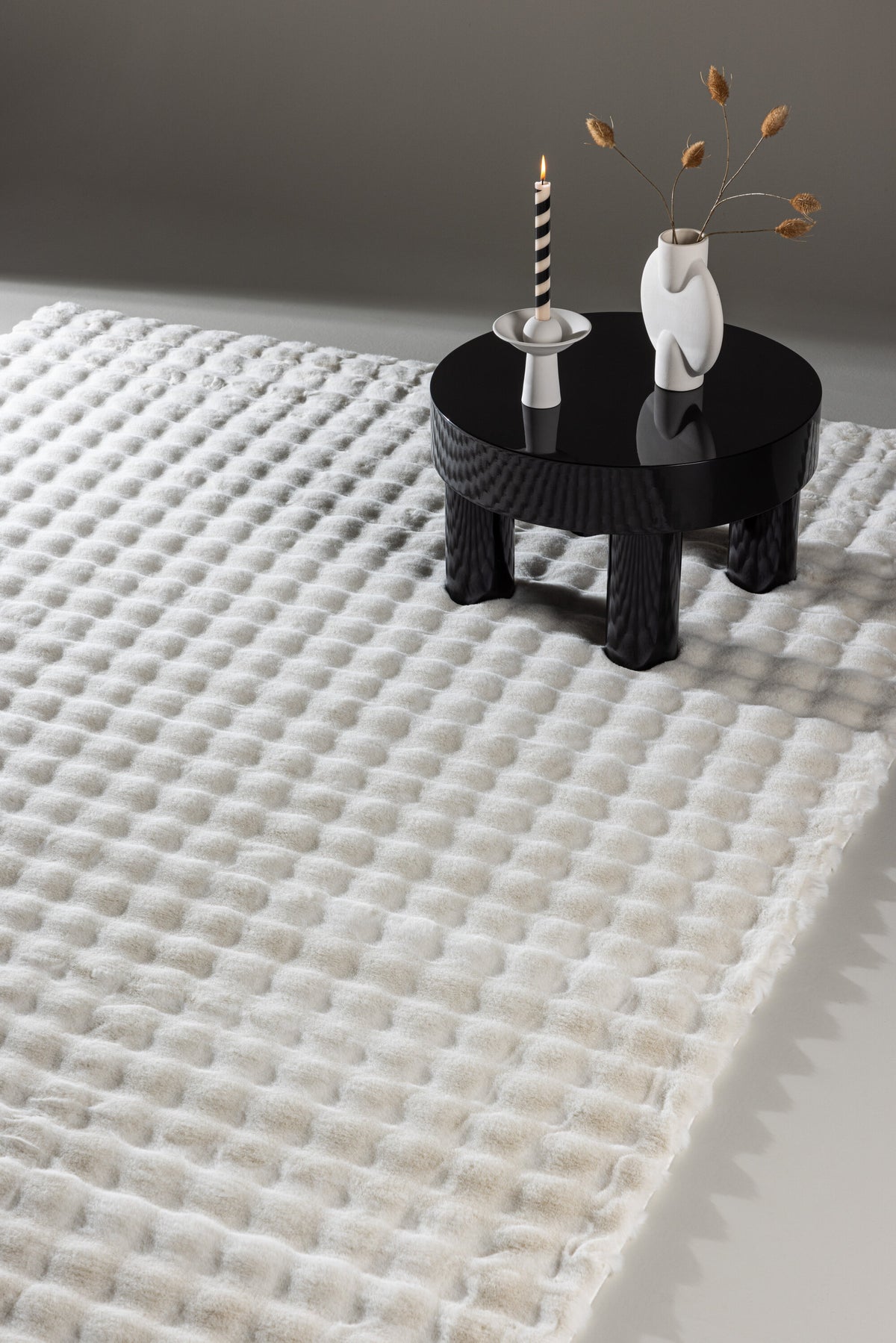Novis polyestermatta 290 x 200 cm – livsstilsbild i hemmiljö
