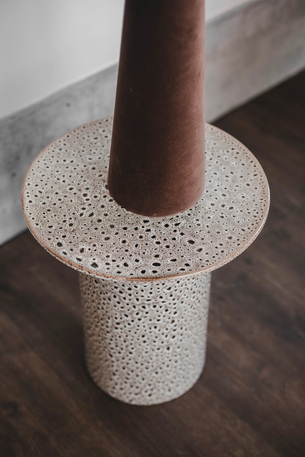 Elma sidobord – detaljbild