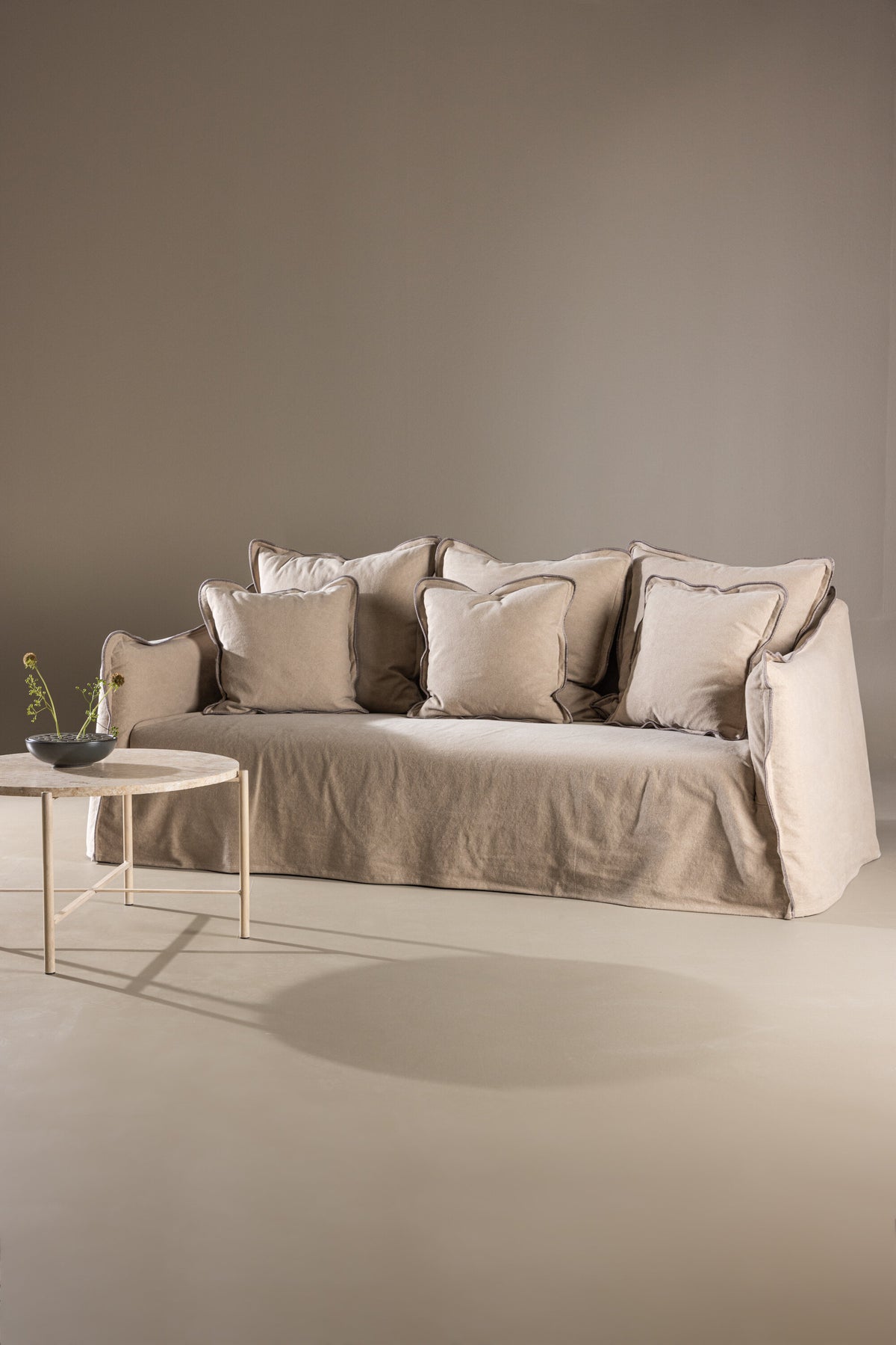 Oskarshamn 3-sits soffor brun – livsstilsbild i hemmiljö
