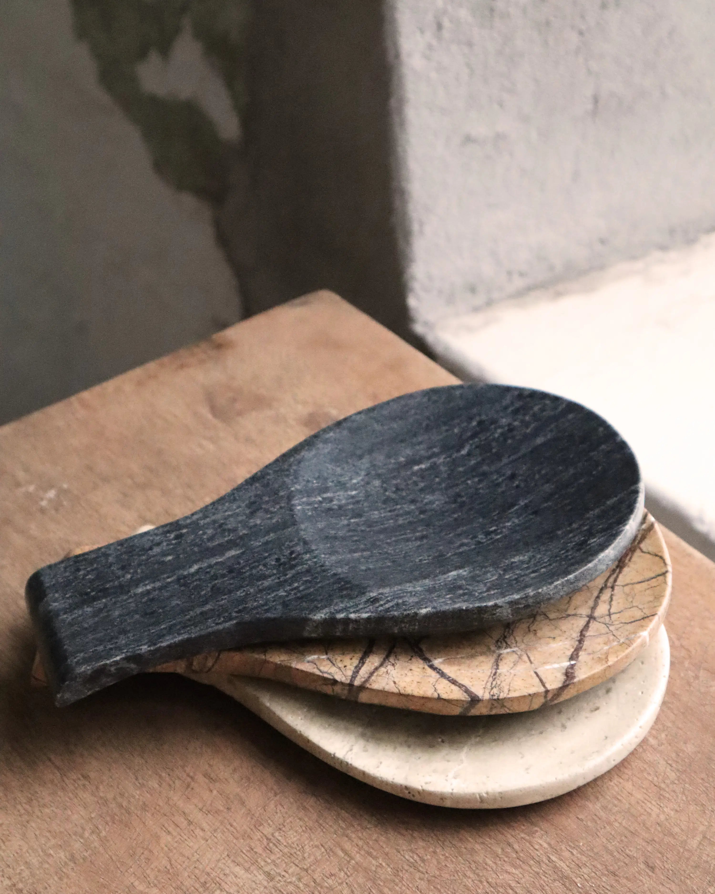 Cyra travertin skål - www.folkart.se